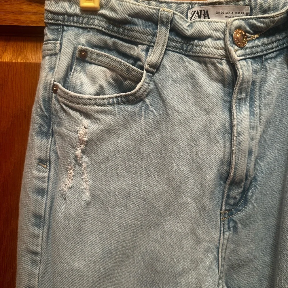 ZARA FLARED RIPPED SLIM FIT high rise JEANS LIGHT-BLUE sz 4 - Picture 7 of 12